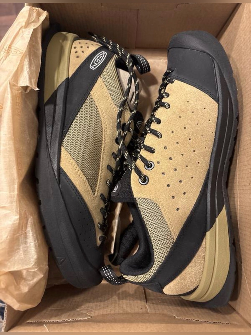 KEEN Jasper lll Men's Tan and Black Low-Top Leather Sneakers. NIB